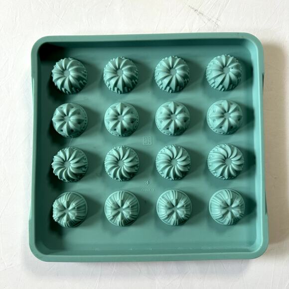 The Pampered Chef Silicone Fluted Chocolate Mold - Picture 5 of 5